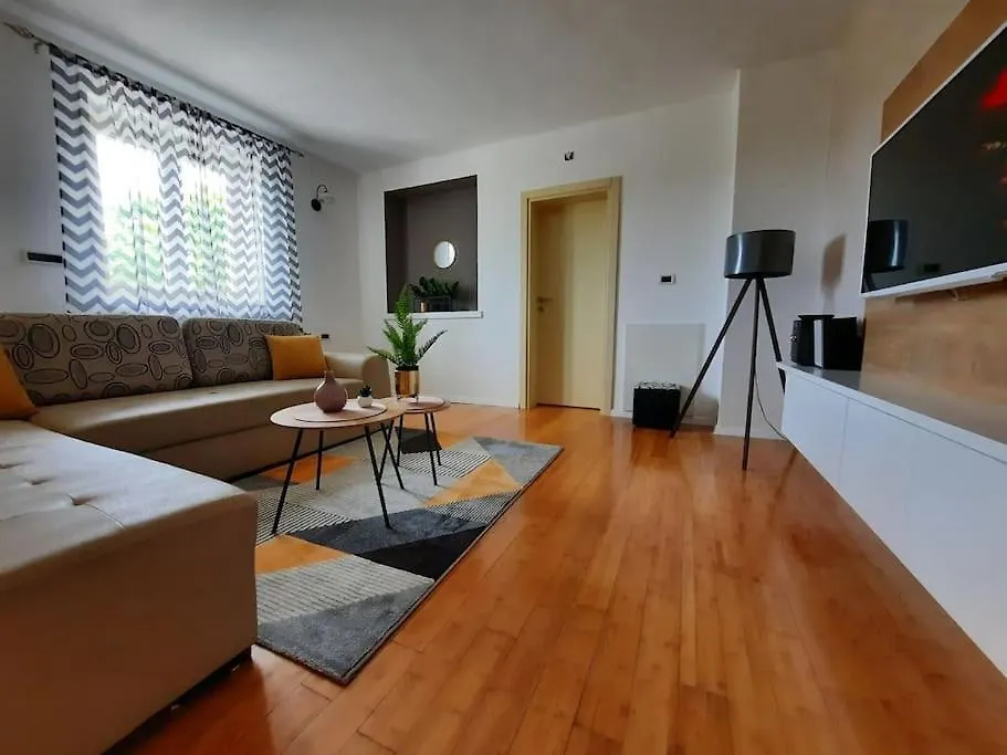 Large Apartment In Central Istria With Private Pool 0*, Pulici
