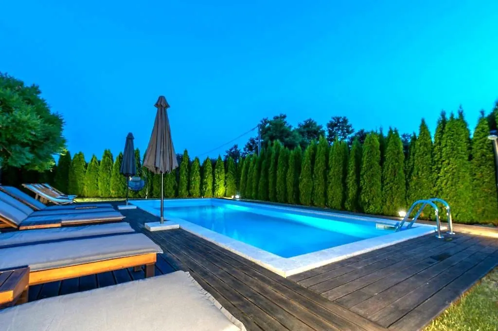 Large Apartment In Central Istria With Private Pool Pulici